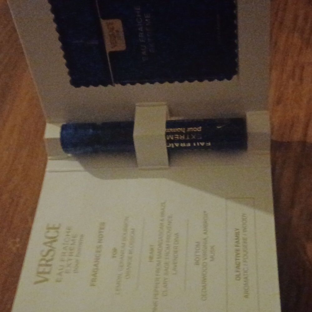 Versace Man Eau Fraiche Extreme 1 m l